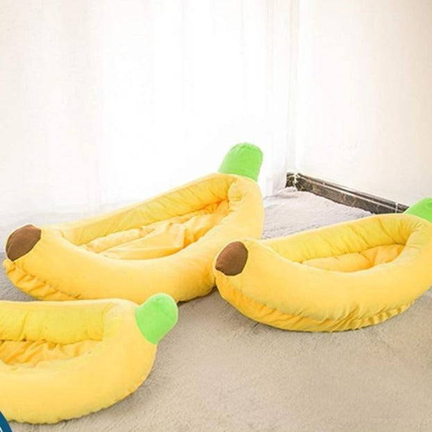 Psí postel ve tvaru banánu
