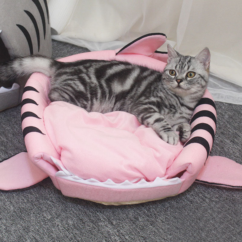 Pelíšek pro kočky ve tvaru žraloka
