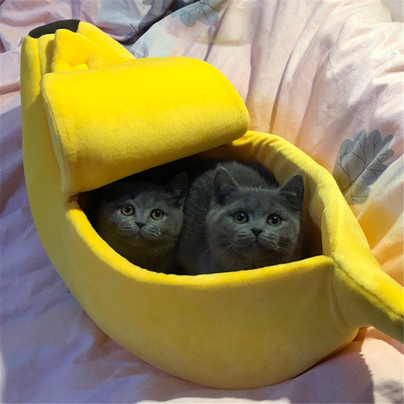 Kočičí nebo psí pelíšek ve tvaru banánu
