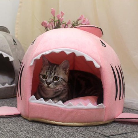 Pelíšek pro kočky ve tvaru žraloka